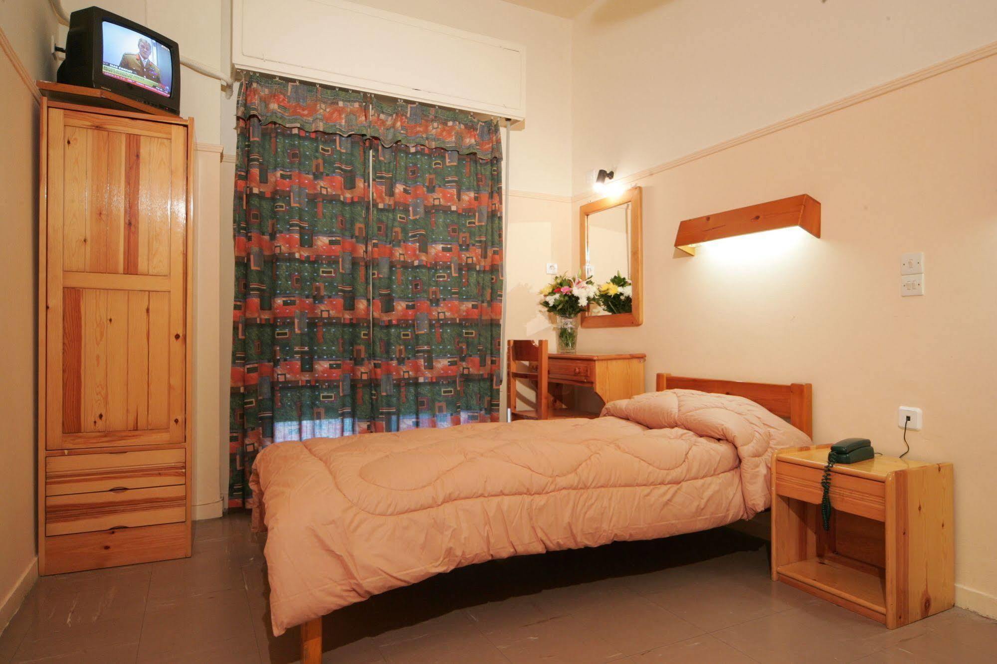 Alma Hotel Athena Bagian luar foto